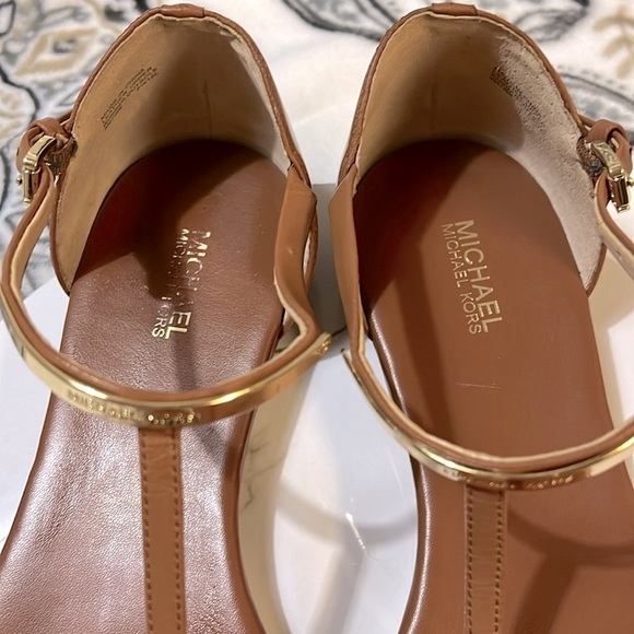 MICHAEL Michael Kors Kristen Thong Flat Sandals, Cognac Size 9M - Picture 4 of 15